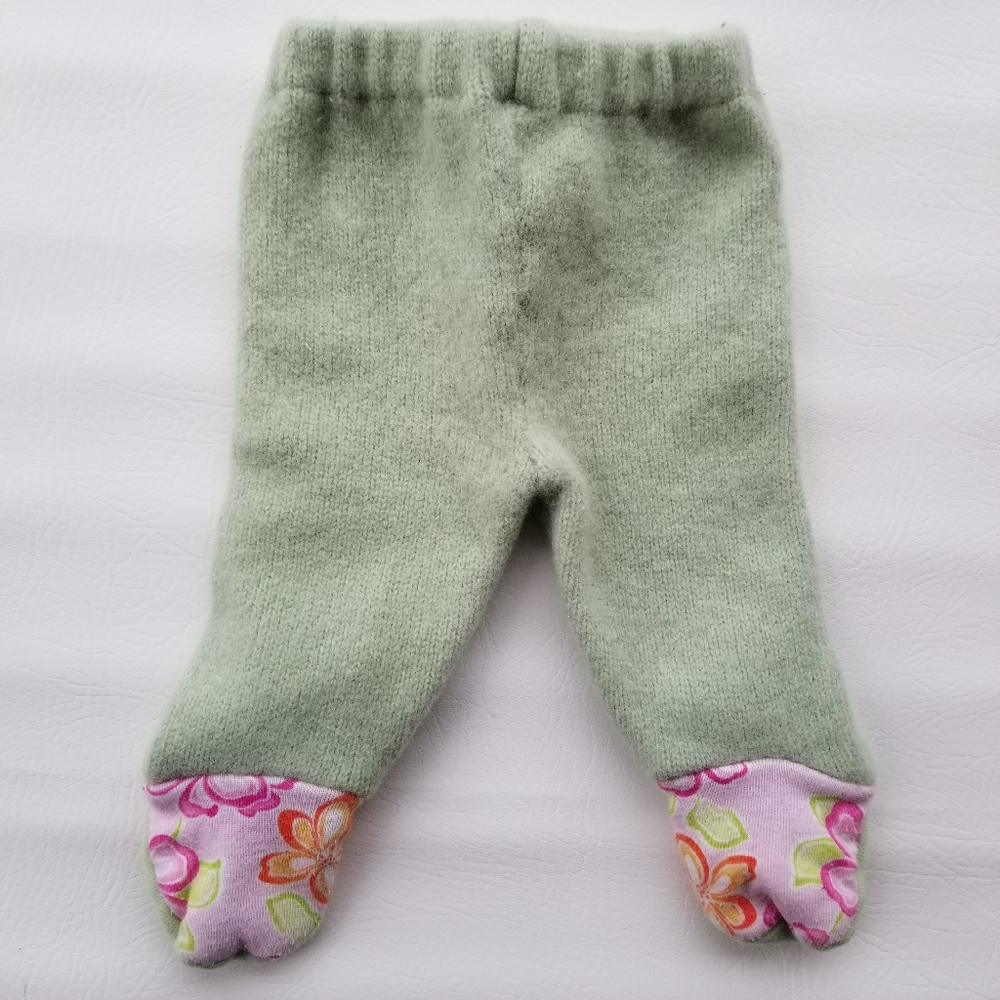 Adorable WoolyBottoms soaker footies, sz S
